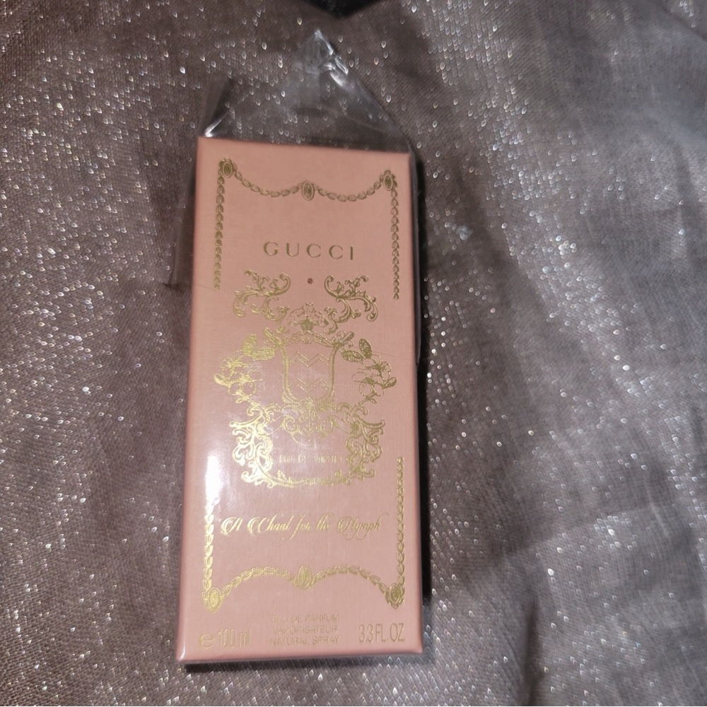 Gucci pink BoX with  Gold Floral Accents - Picture 5 of 7